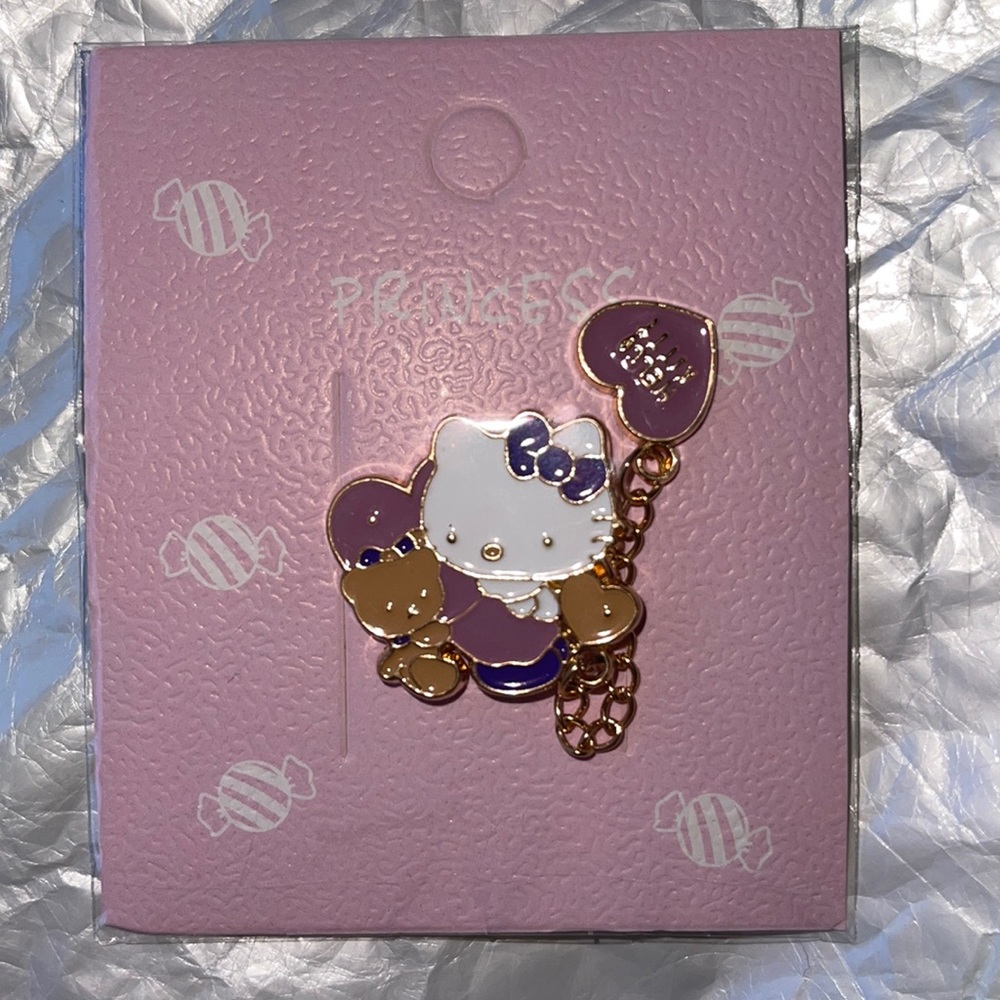 Hello Kitty Brooch Pin - Picture 2 of 4